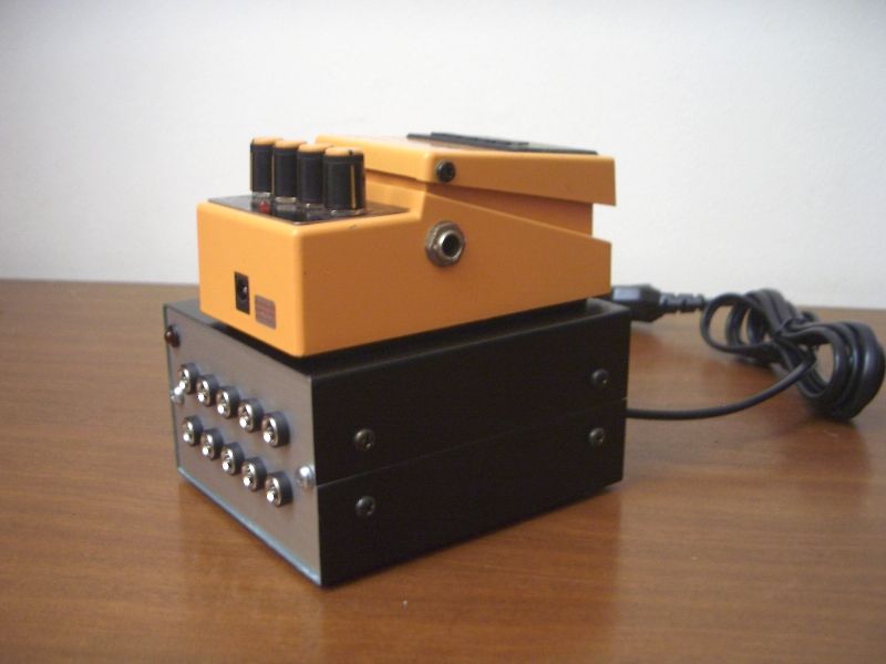 Fonte de alimentação para pedalboard
