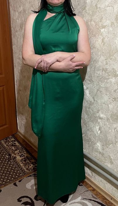 Випускна сукня смарагдового кольору