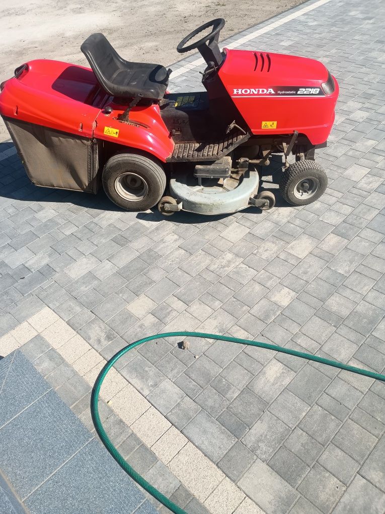 Traktorek honda2218