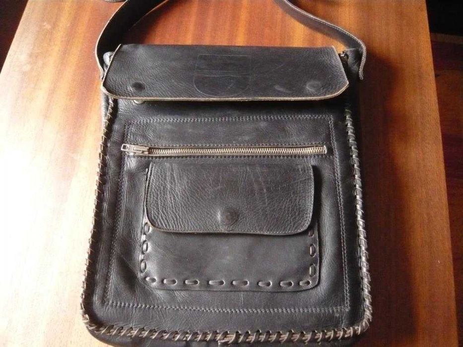 Saco tiracolo em pele