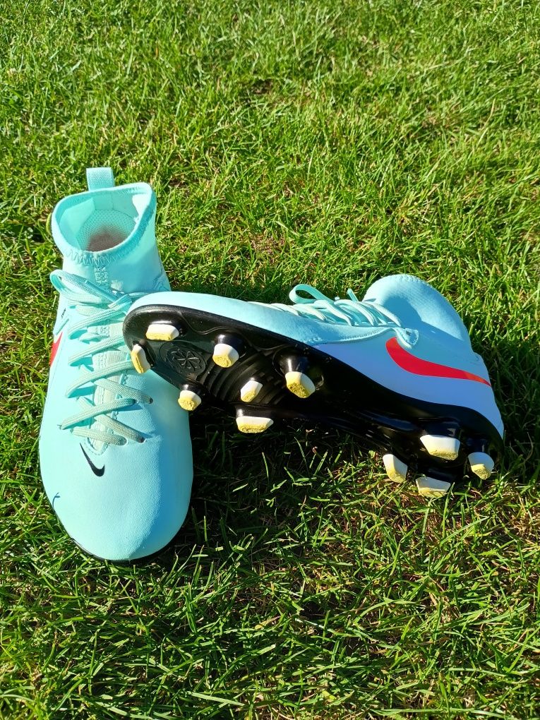 Buty korki dziecięce Nike Jr Phantom Luna II rozmiar 35