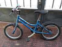 BICICLETA Criança 16" Completa. Boa.