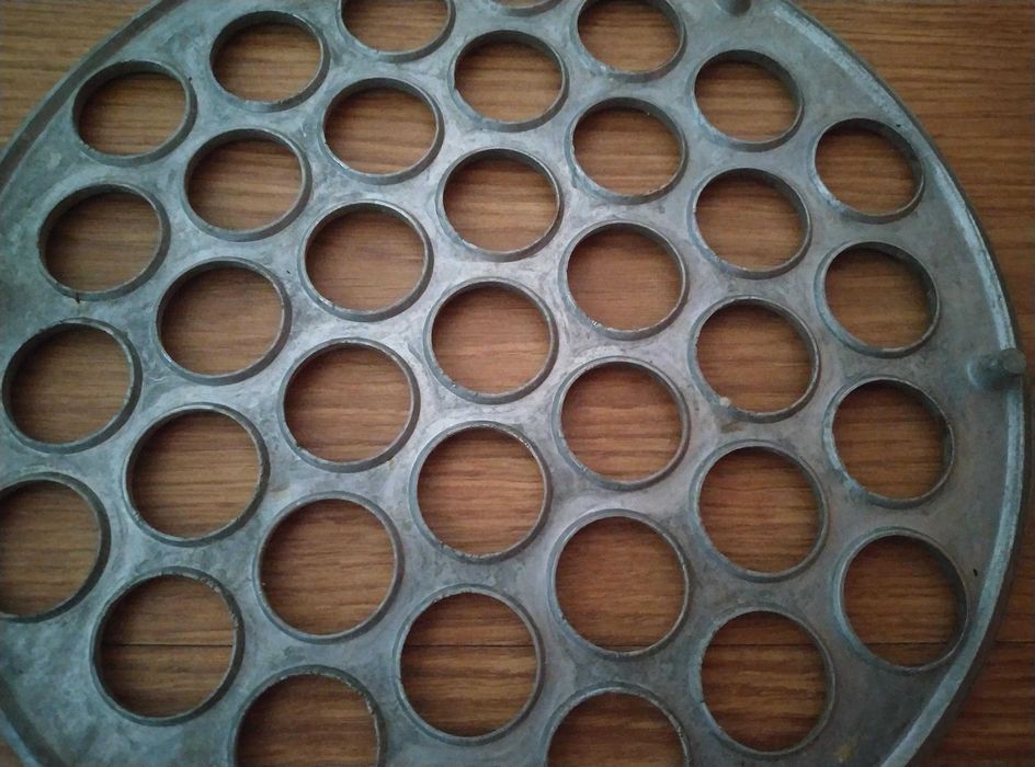 Продается приспособление для лепки пельменей