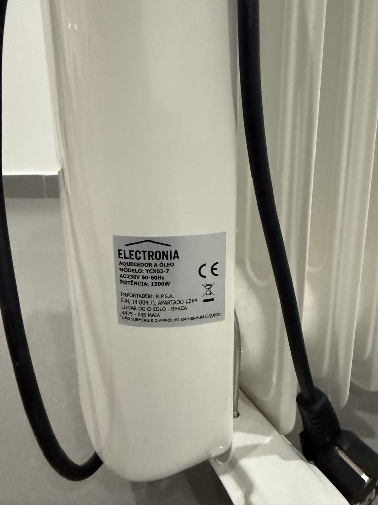 Aquecedor a óleo Electronia YCX02-7