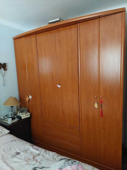 Roupeiro madeira 3 portas bom estado desmontado pronto a recolher