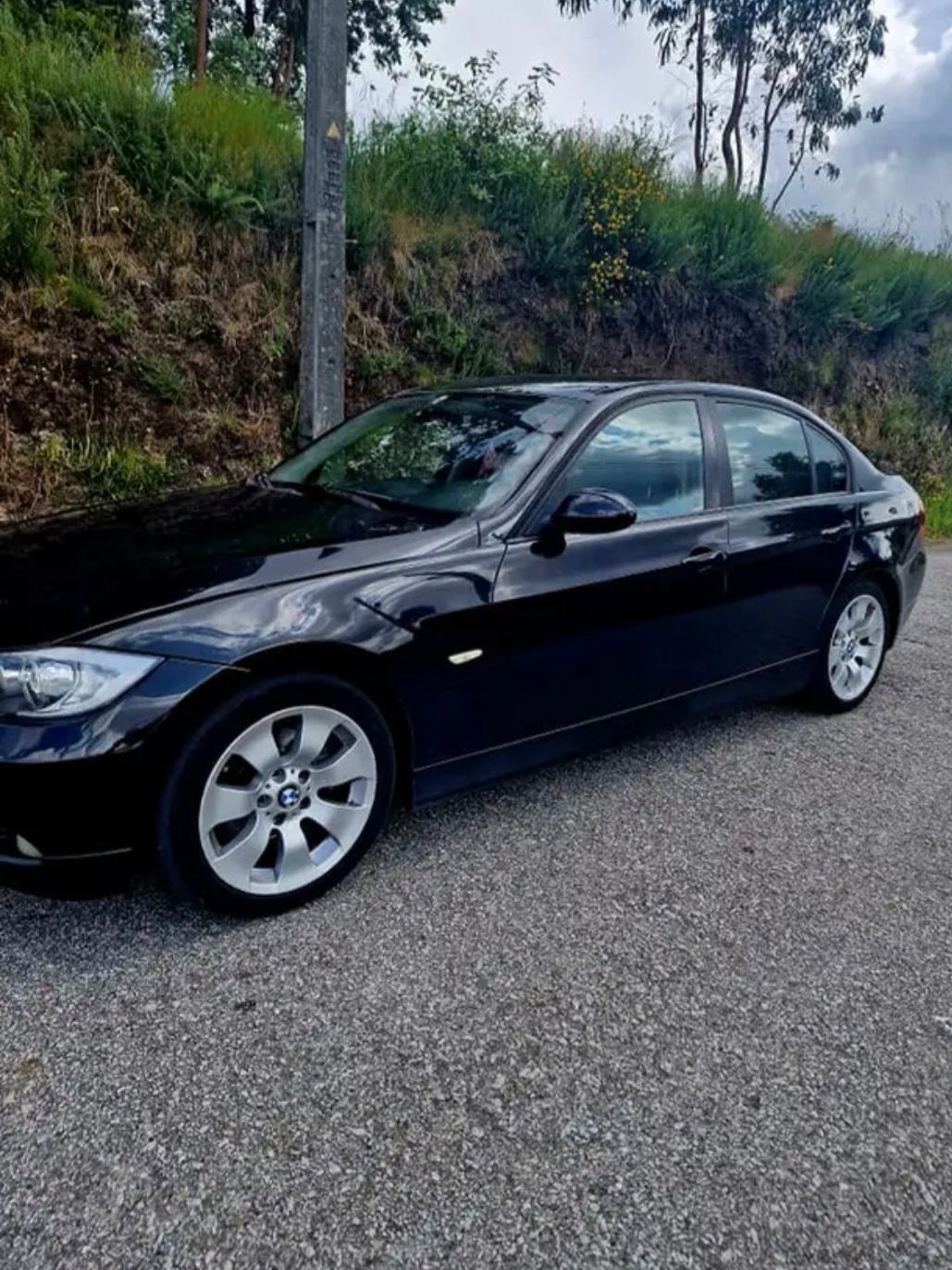 Vendo BMW 320 e90 caixa automatico em bom estado de pintura jantes 18