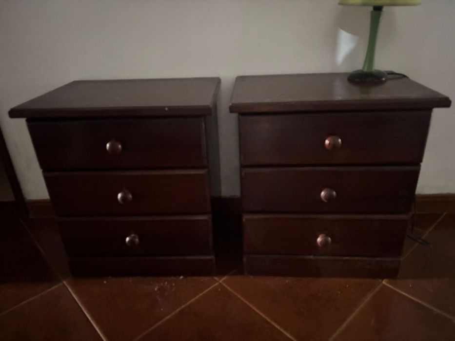 Cama de casal + mesas de cabeceiras