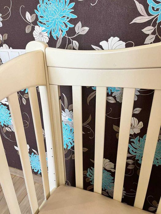 Ліжко для немовлят (кроватка).