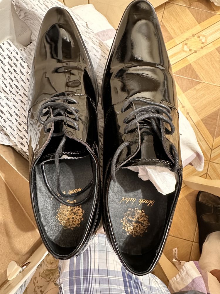 Продам нові шкіряні лакові туфлі Black Label, 43 розм, чорний колір