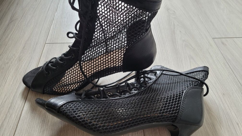 Buty ja obcasie z siateczką do tańca 37