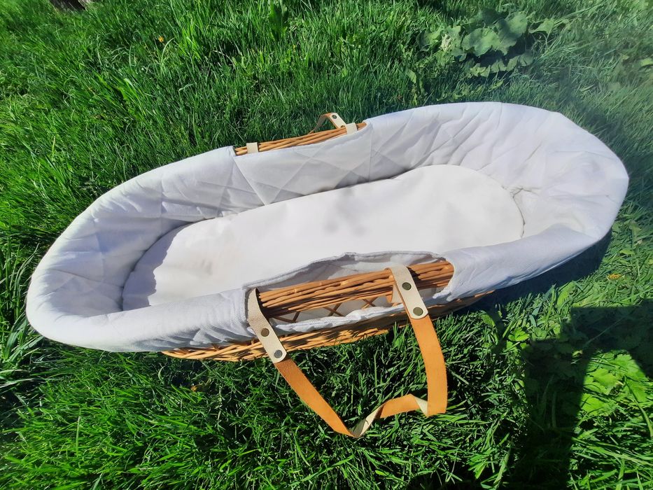 Плетене ліжечко для немовлят