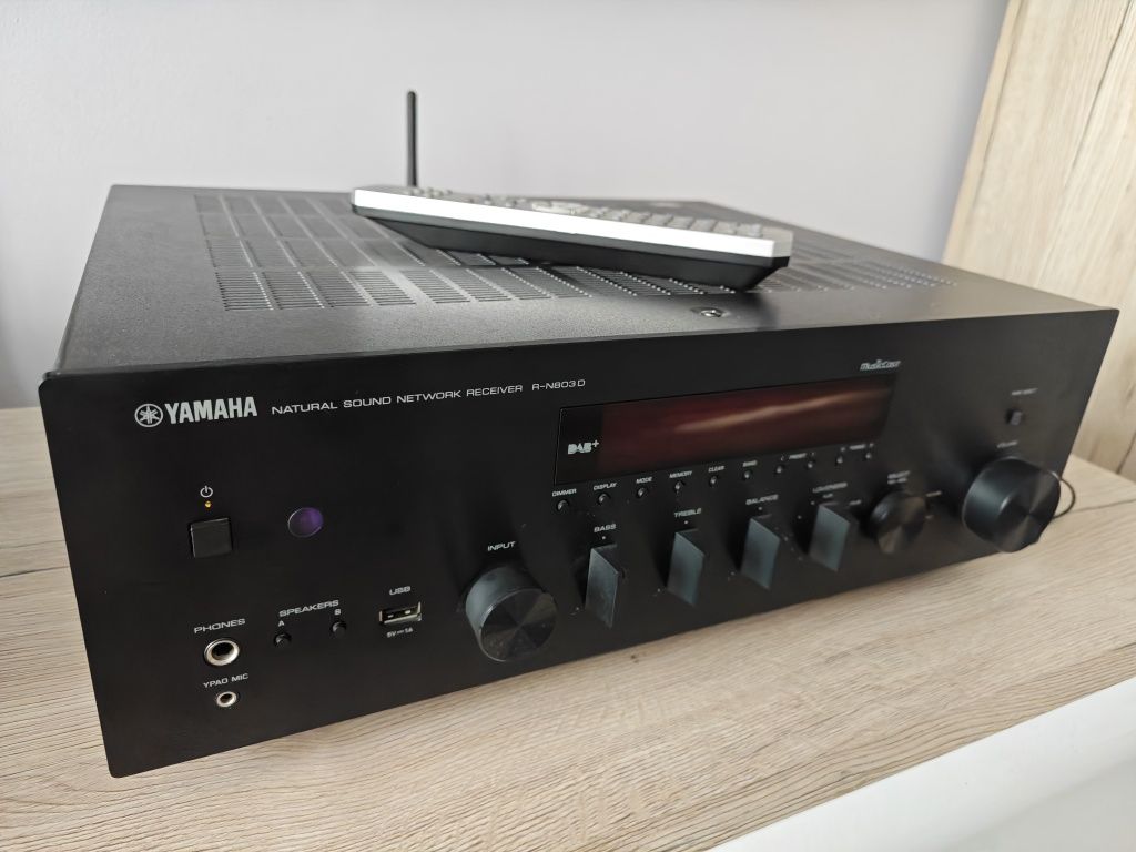Amplituner YAMAHA  R-N803 D.