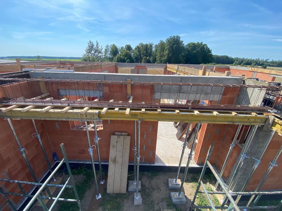 Budowanie domów, murowanie, ławy fundamentowe, stan surowy po dach