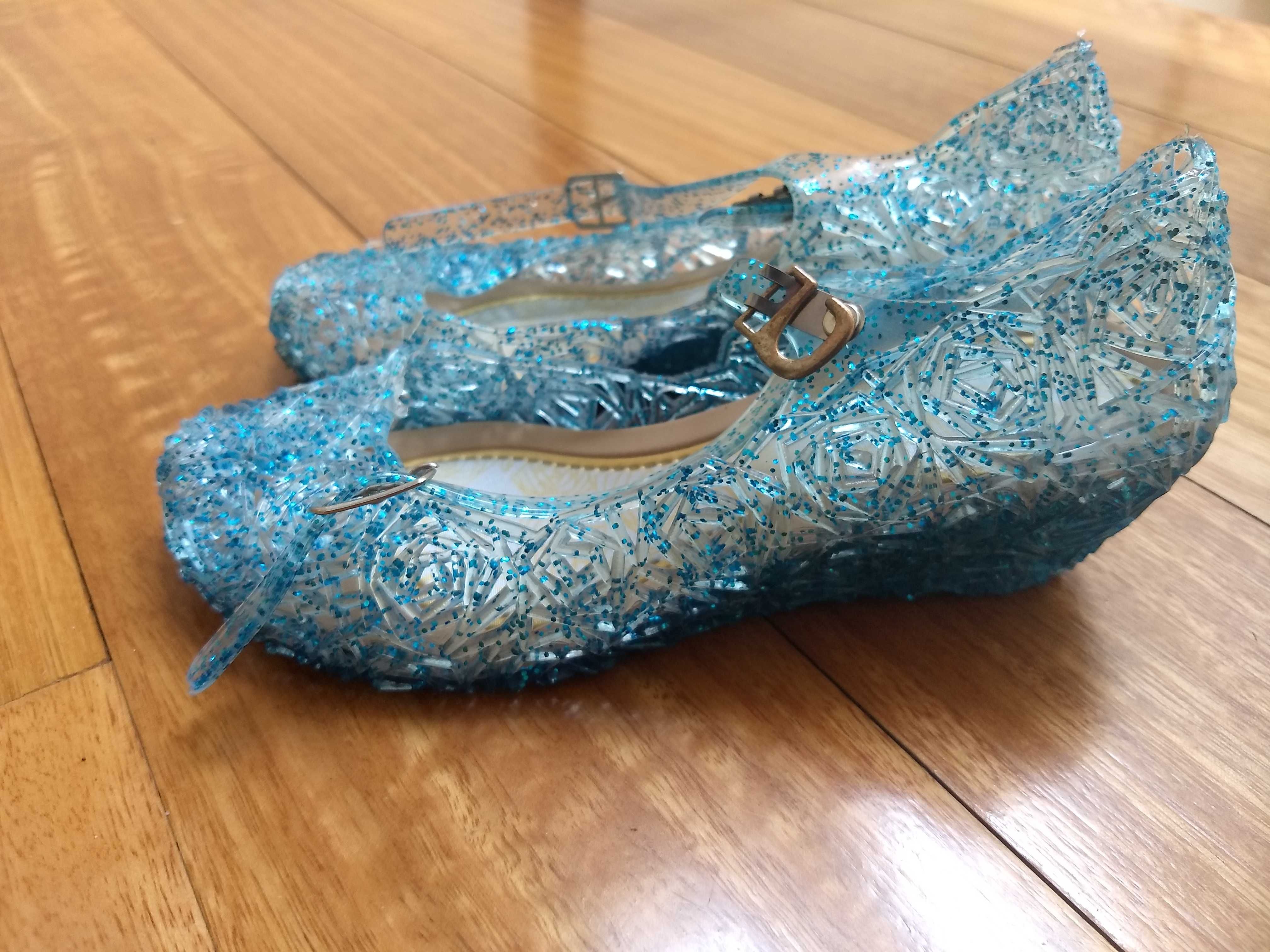 Sapatos frozen em azul com brilhantes