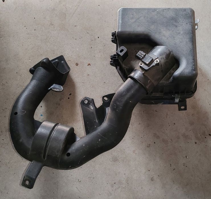Obudowa filtra powietrza 2.2 2.0 d4d 17701-26320 Toyota RAV-4 IV 12-18
