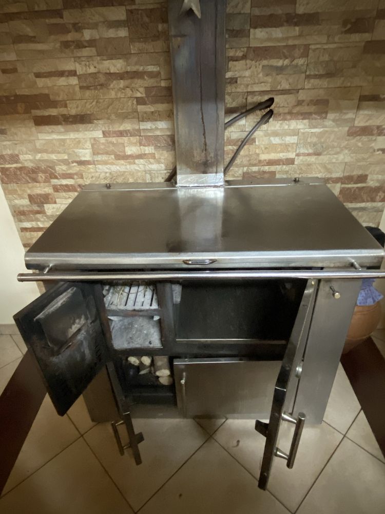 Forno a lenha.