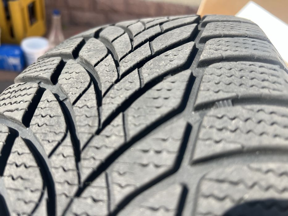 Зимові шини Goodyear  ultragrip ice 2  R16