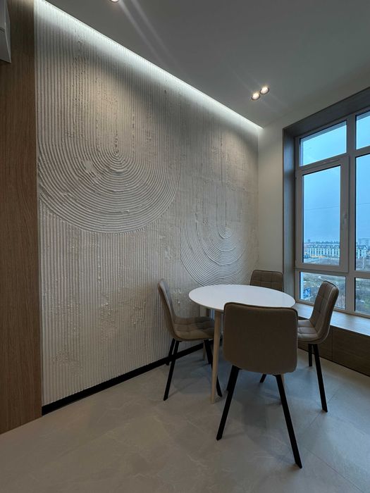 Продам квартиру з дизайнерським ремонтом.