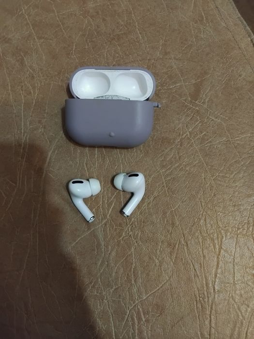 Продам airpods не пам'ятаю яка модель
