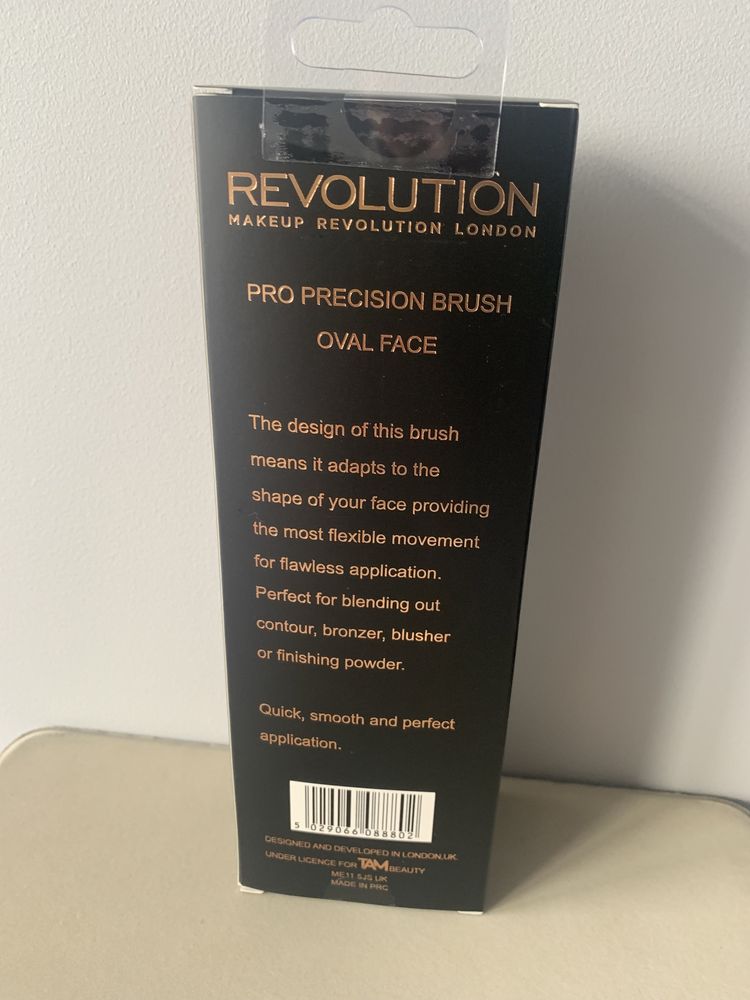 Пензель для макіяжу, щіточка, Makeup Revolution, Precision Pro Brush