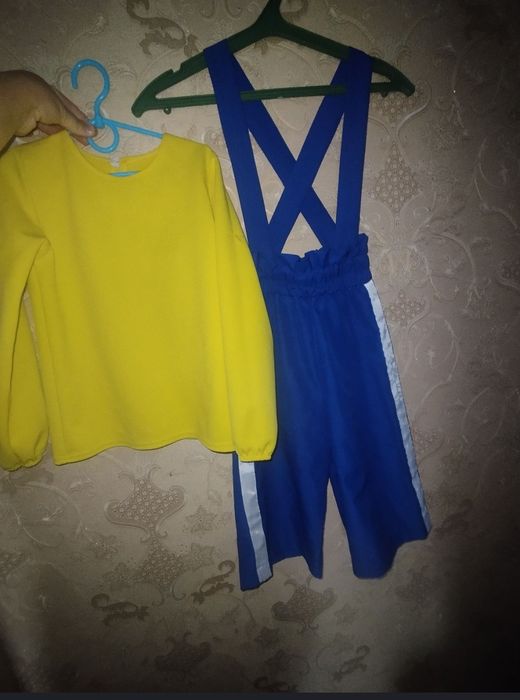 Нарядний костюм.