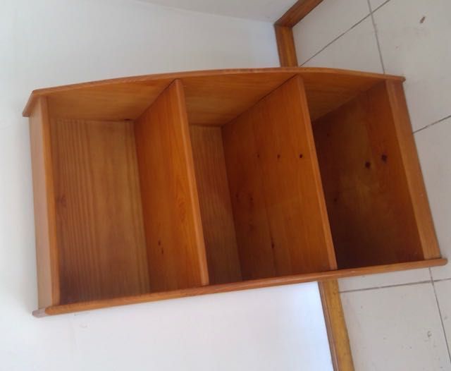 Móvel estante prateleira madeira maciça quarto ou sala