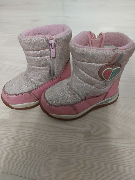 Зимові ботинки на дівчинку. Розмір 25.