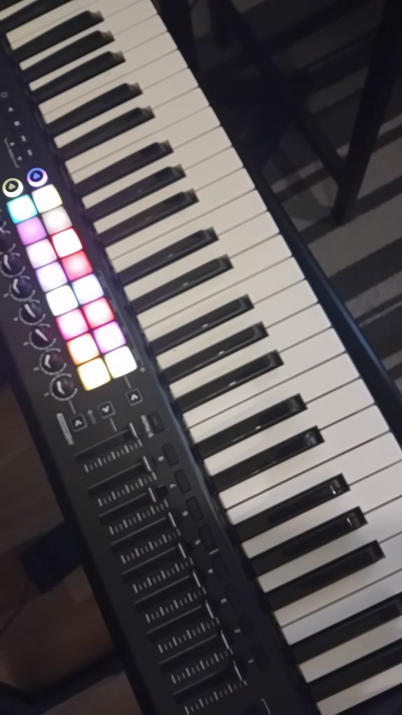 Controlador MIDI - Novation Launchkey 61 mk2