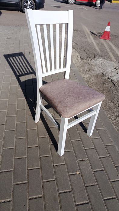 Стільці для кухні та вітальні