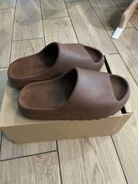 Klapki Adidas Yeezy Slide 43 26,5 cm brown