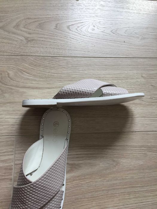 Шкіряні шльопанці Estro 38 розмір