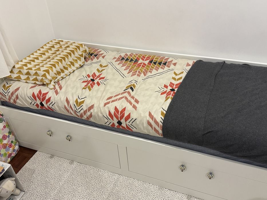 Sofá cama branco. Modelo Brimnes IKEA + 2 colchões