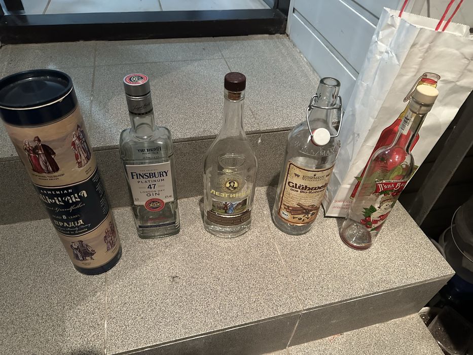 бутилки з під коньяка,текіли віскі итд 0,5 0,7 л..