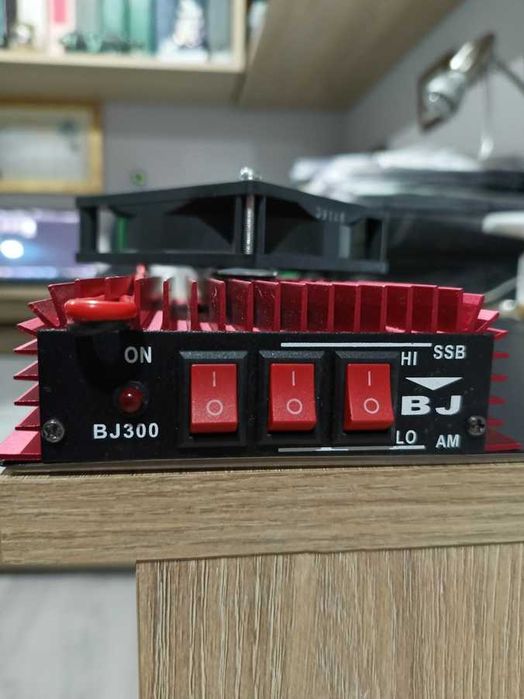 Amplificador linear BJ300 (10 e 11 metros)