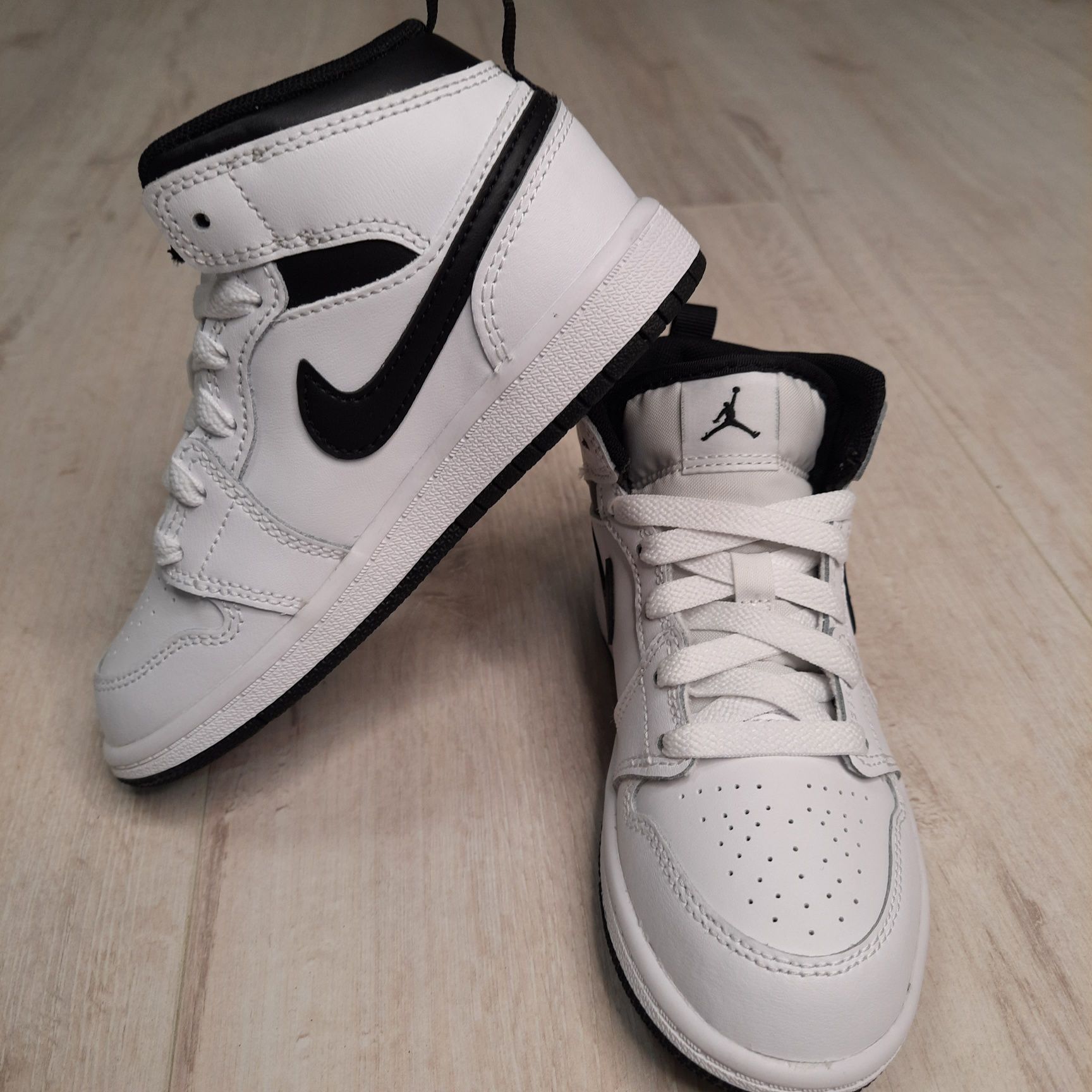 Оригінальні дитячі кросівки Air Jordan 1 Mid PS 'White Black' DQ8424-1