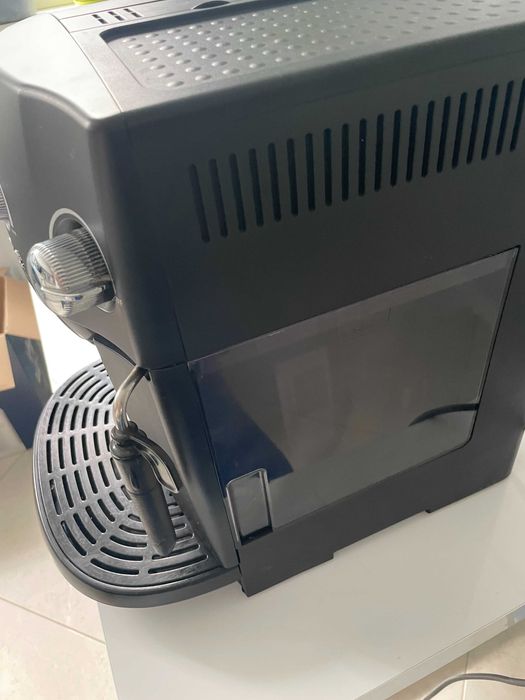 Ekspres do kawy DeLonghi Magnifica ESAM4000.B expres