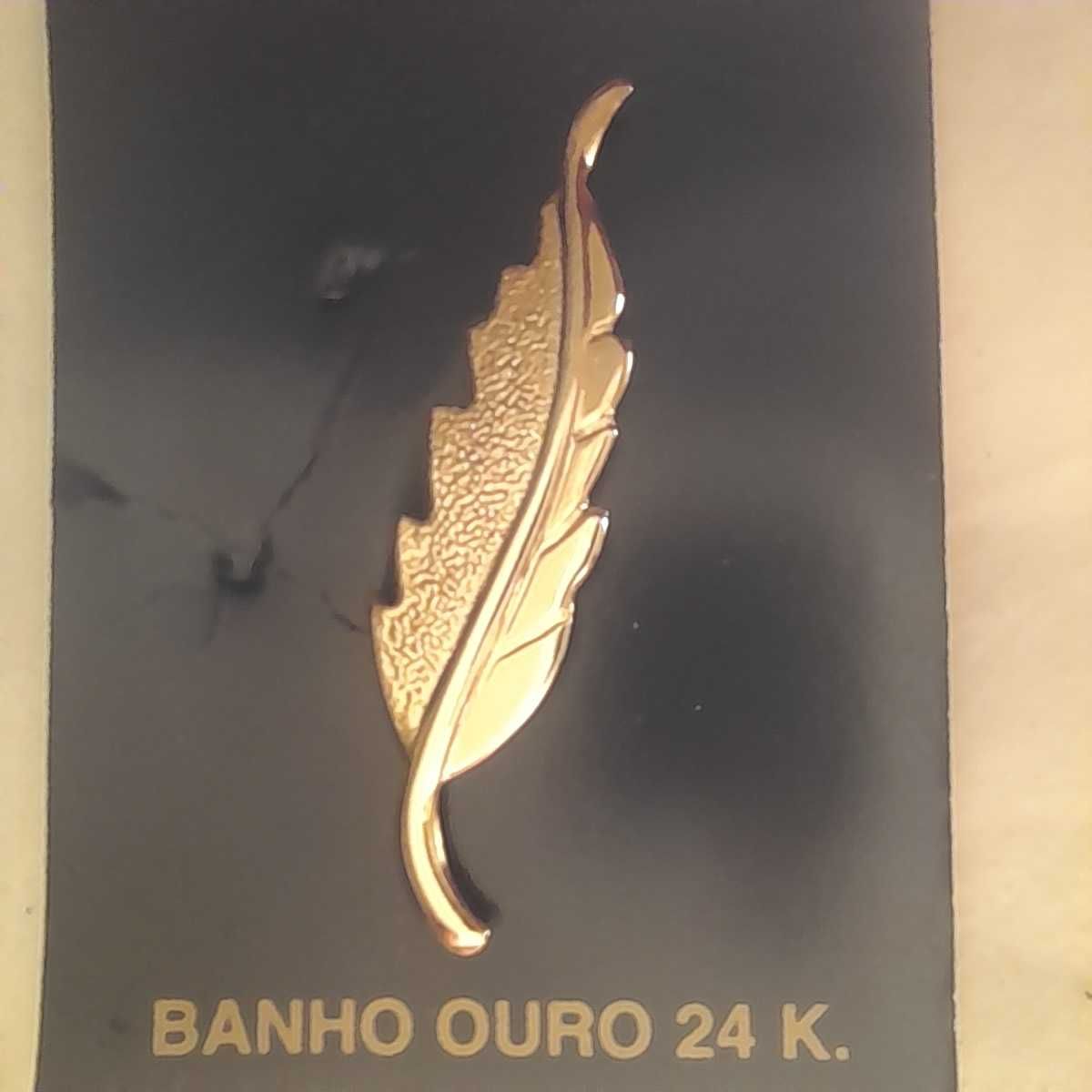 Alfinetes de peito com banho de ouro