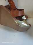 Sandalias lindíssimas tons camel e dourado
