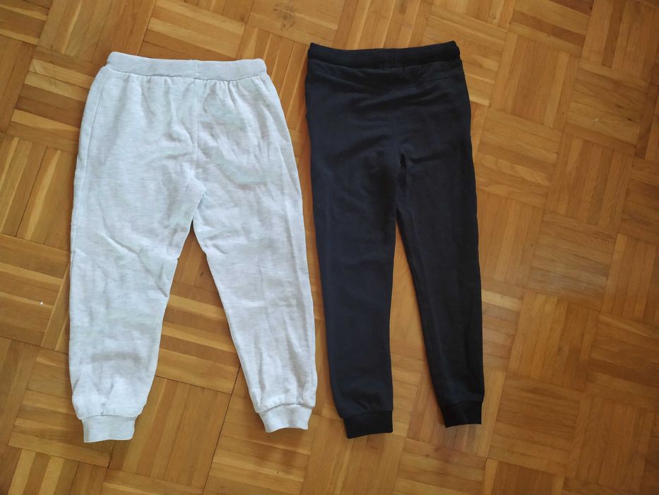 Spodnie dresowe 128 cm (cena za obie pary)