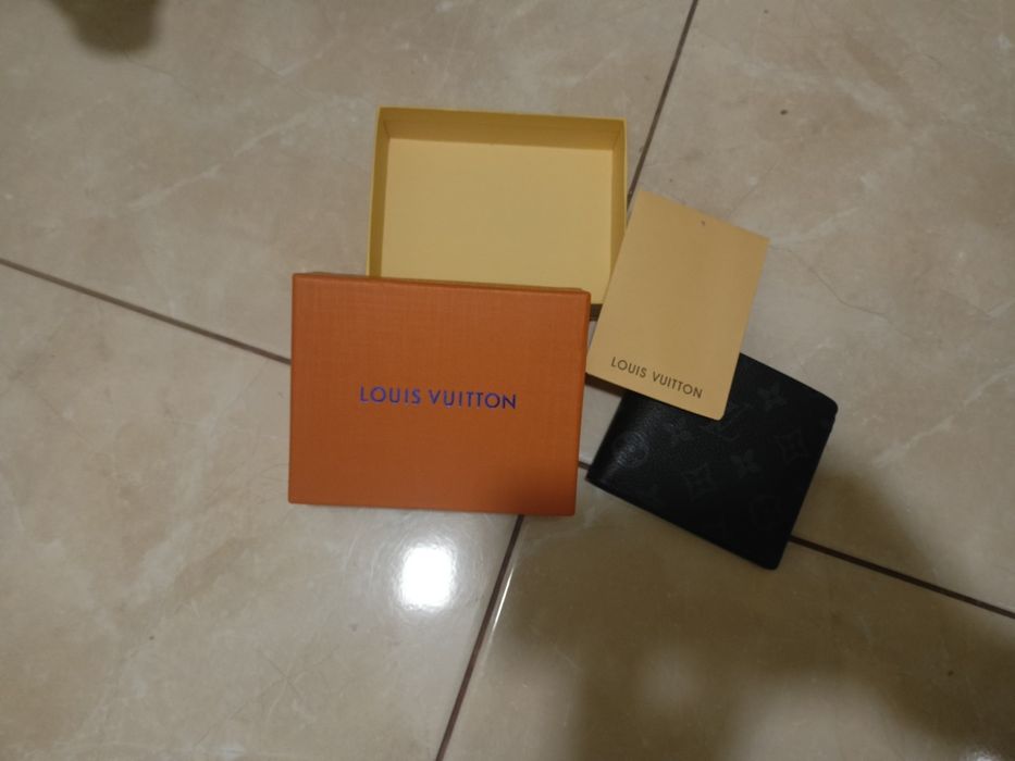 Mało używany portfel lv