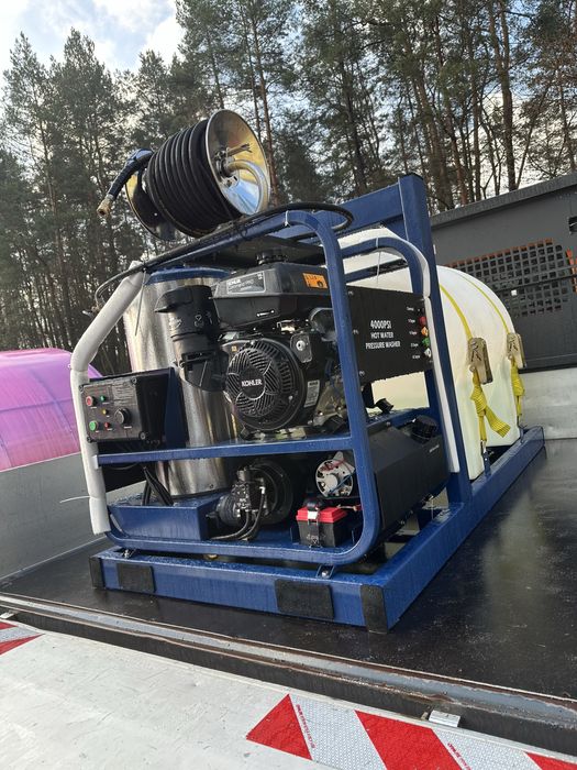 Mobilna myjka ciśnieniowa 300 BAR gorąco-wodna+zbiornik na wodę 1000l