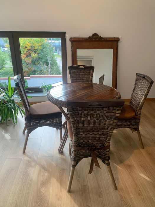 Komplet stylowych mebli ogrodowych z naturalnej wikliny