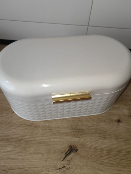 Chlebak kremowy ze złotym uchwytem*