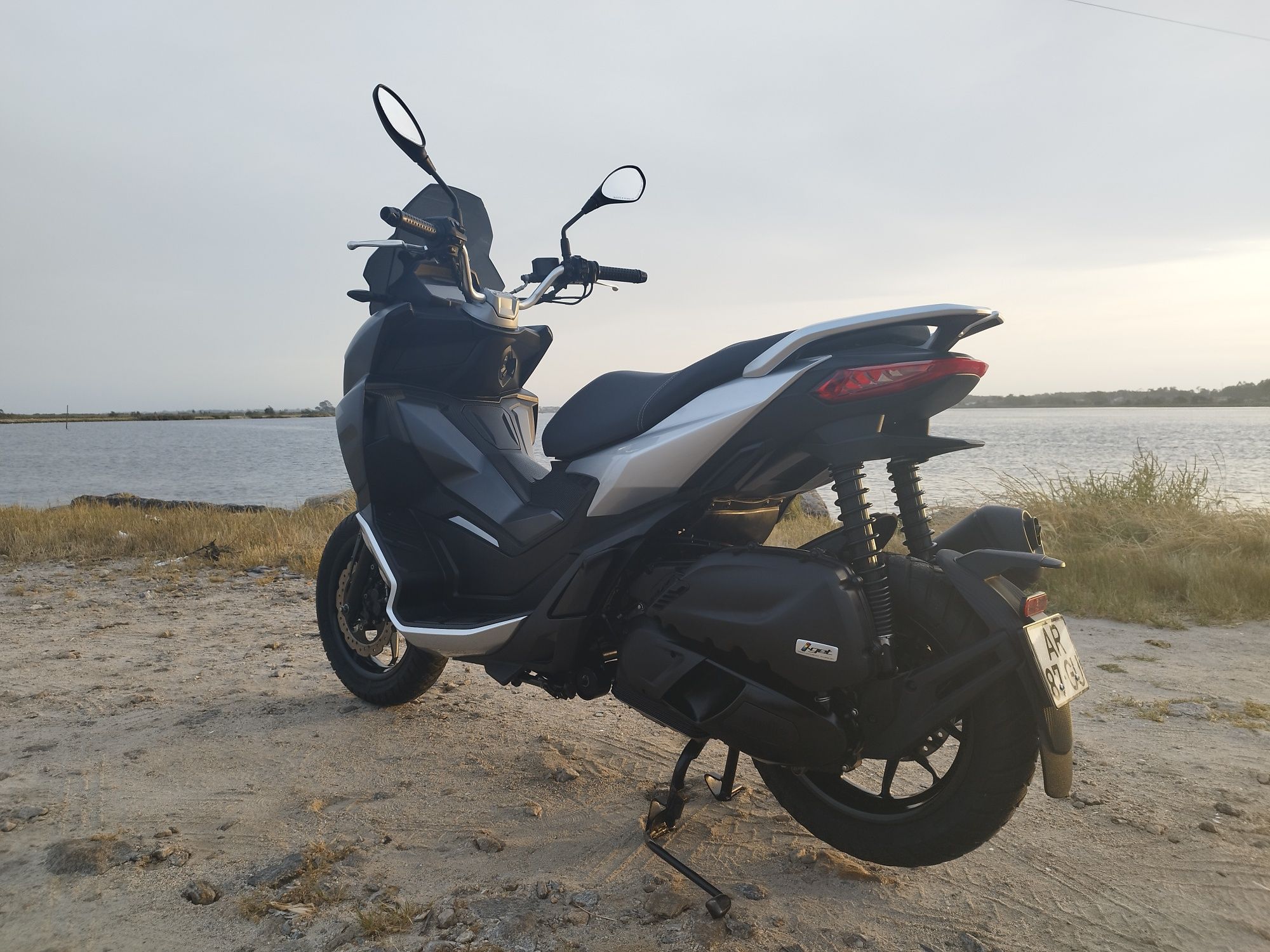 Aprilia sr gt (125)