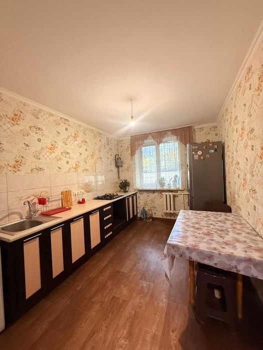 Сдам на год и более большую 2 комнатную в 9-ти с ремонтом