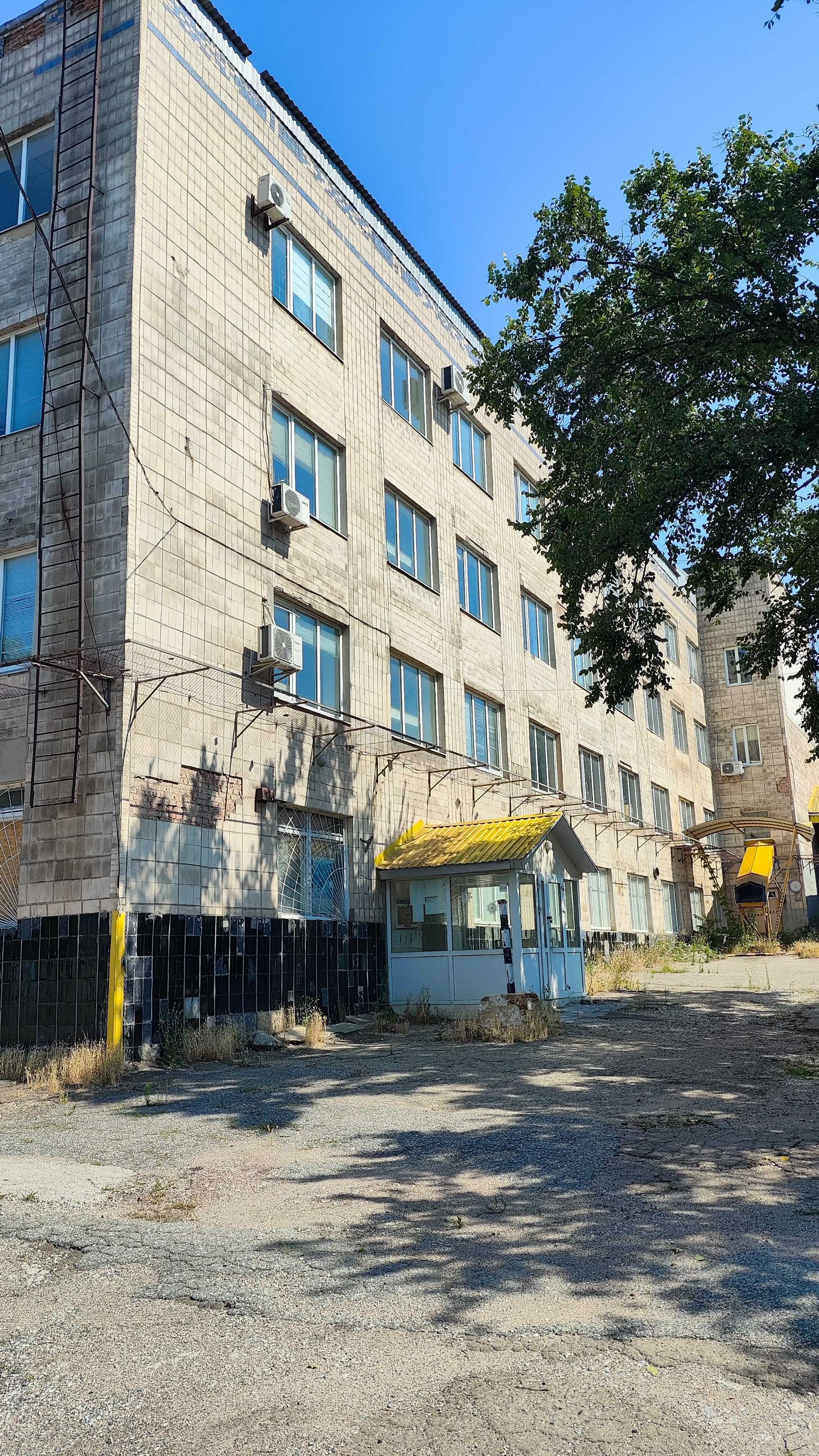 Комплекс будівель, площею 2 055,70 кв.м.,  Кіровоградська обл.