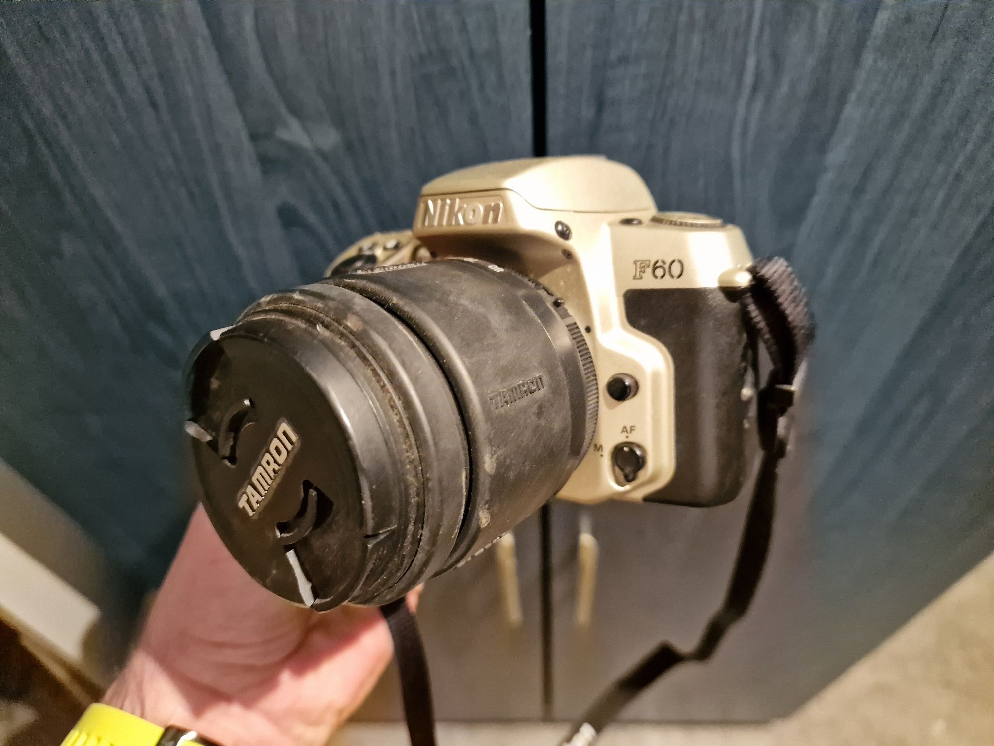 Nikon F60 z obiektywem