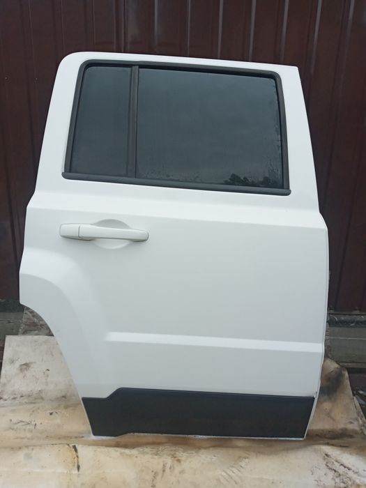 дверь задняя правая джип патриот