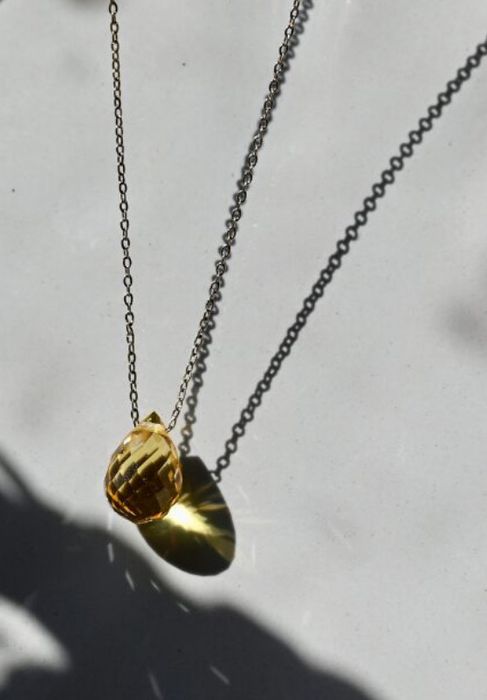 Lancuszek z zawieszką- łezka- TOPAZ, jak nowy