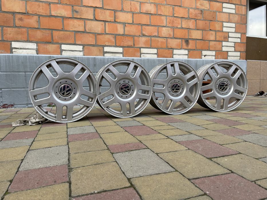 В хорошом стані. Титани